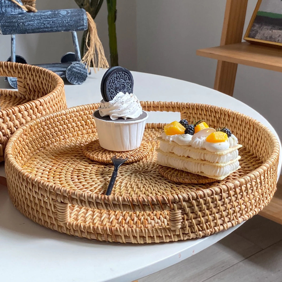 Handwoven Round Rattan Serving Tray Decorative Woven Basket Food Serving Basket for Storage Bread Fruit Breakfast Snacks
