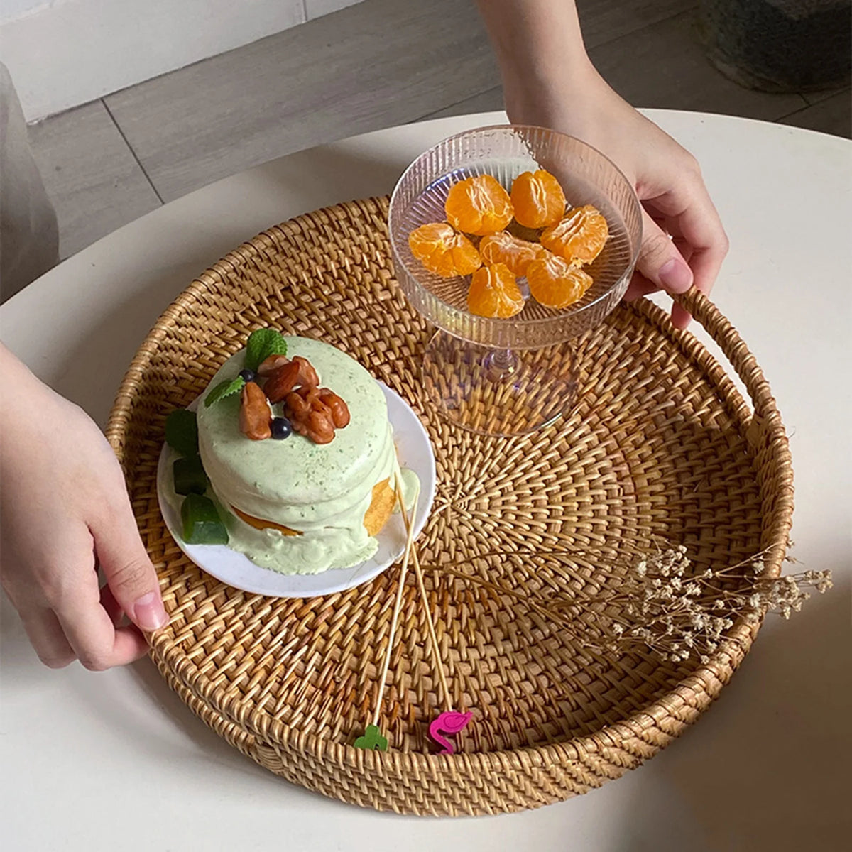 Handwoven Round Rattan Serving Tray Decorative Woven Basket Food Serving Basket for Storage Bread Fruit Breakfast Snacks