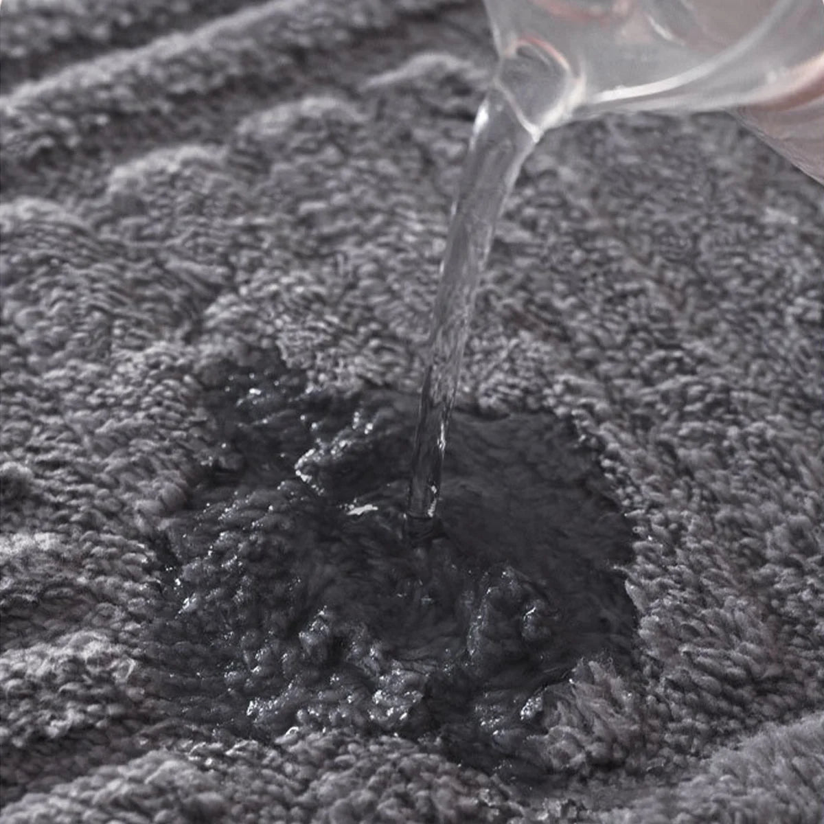 Thick Absorbent Bathroom Mat – Non-Slip Quick-Dry Plush Bath Rug for Shower & Entryway